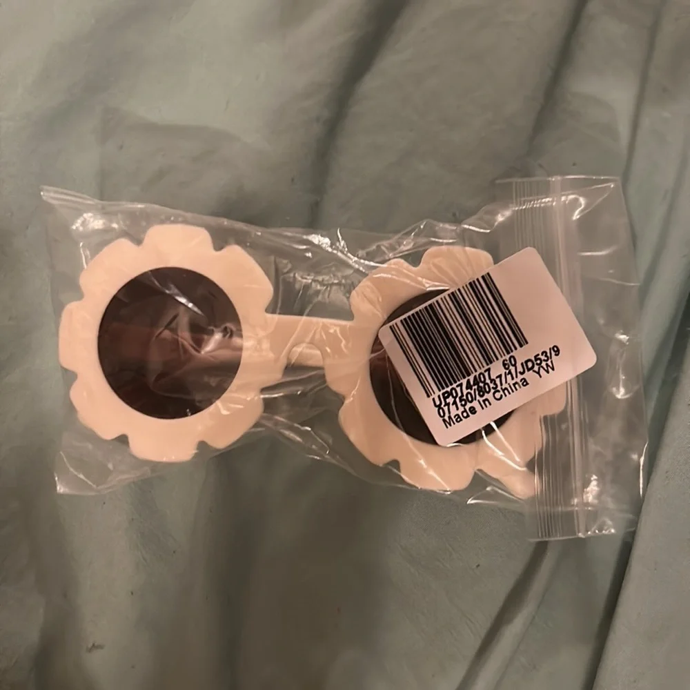 3/$20 NWT Kids Retro Sunnies